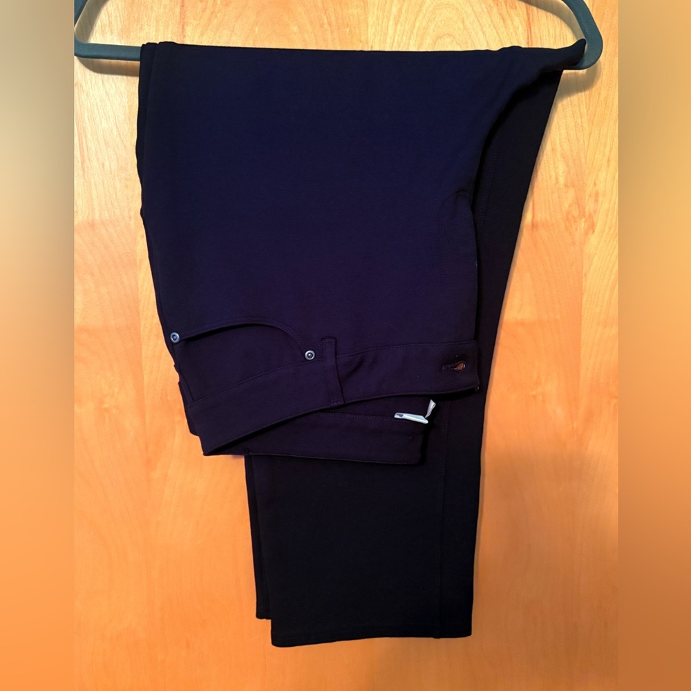 Dress black capri pants
